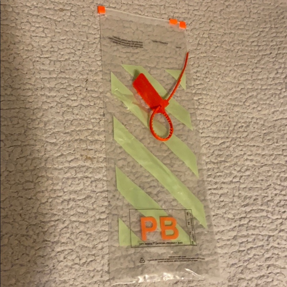 SOLD OFF-WHITE “product bag” & “zip tie”